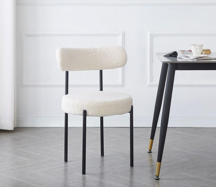 Set di 2 sedie scandinave in metallo con riccioli bianchi