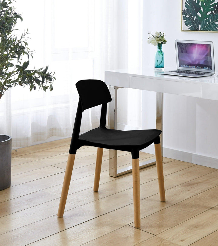 Set di 4 sedie scandinave in legno e polipropilene nero