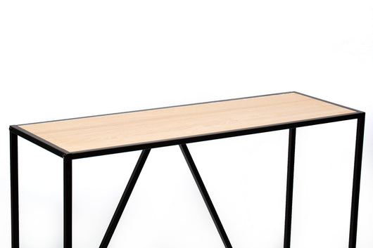 Consolle in stile industriale in legno e metallo nero
